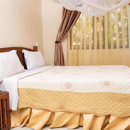 Briston Hotel Arusha Buitenkant foto