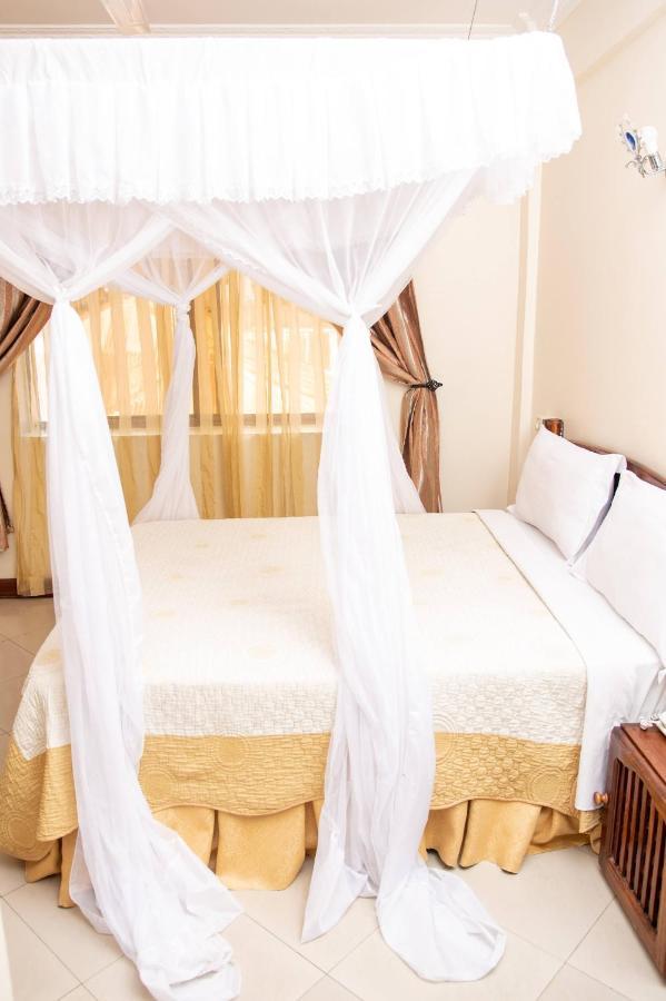 Briston Hotel Arusha Buitenkant foto