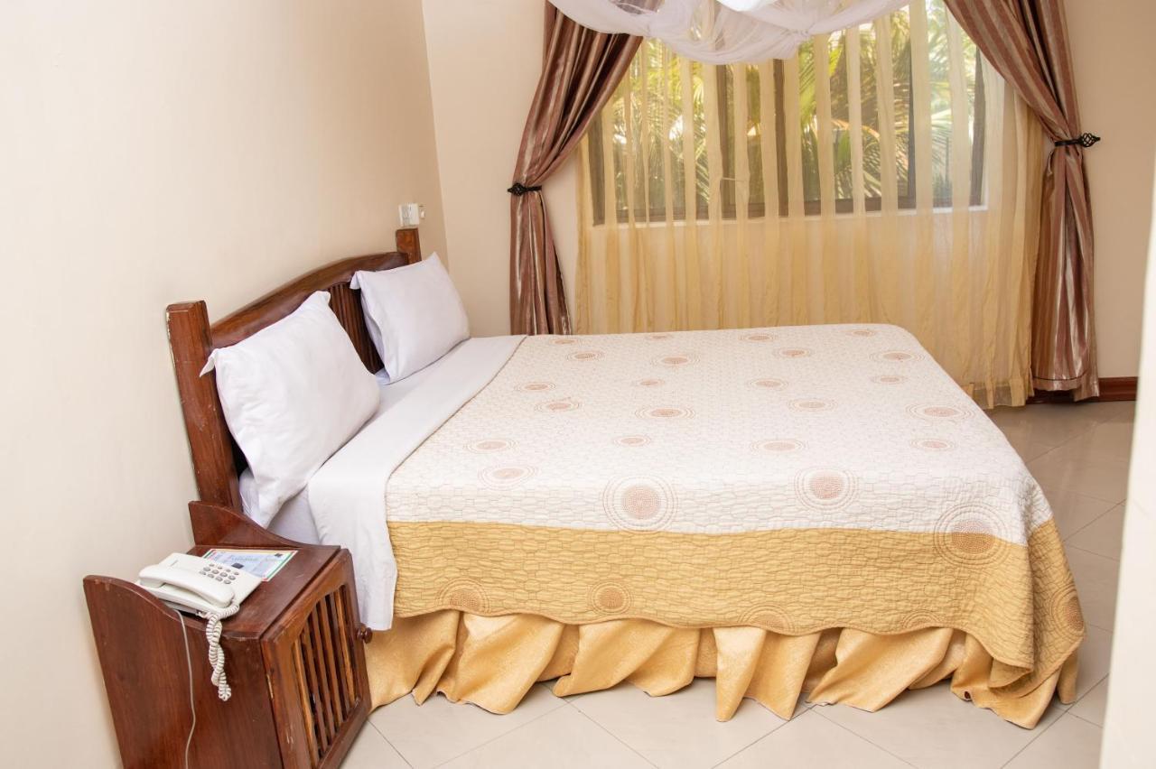 Briston Hotel Arusha Buitenkant foto