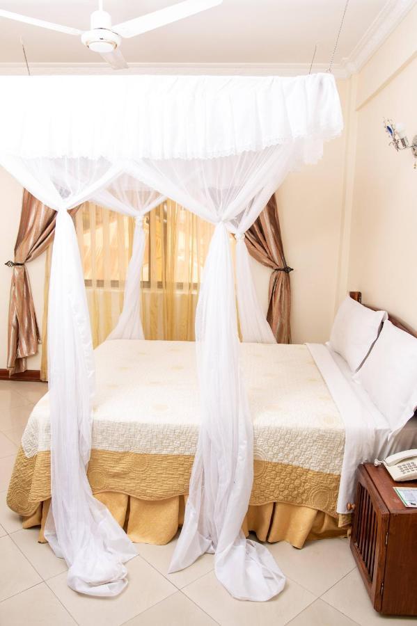Briston Hotel Arusha Buitenkant foto