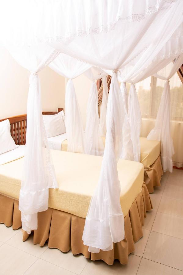 Briston Hotel Arusha Buitenkant foto