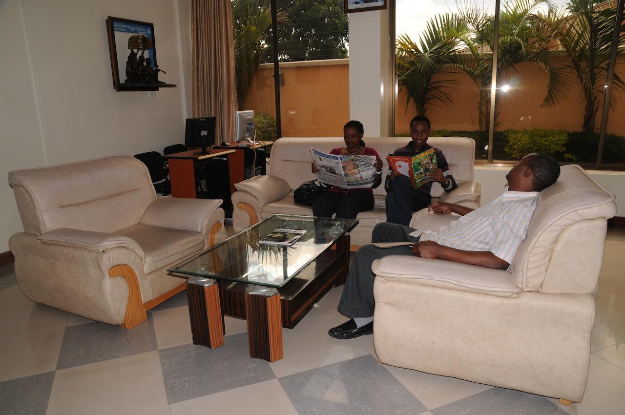 Briston Hotel Arusha Buitenkant foto