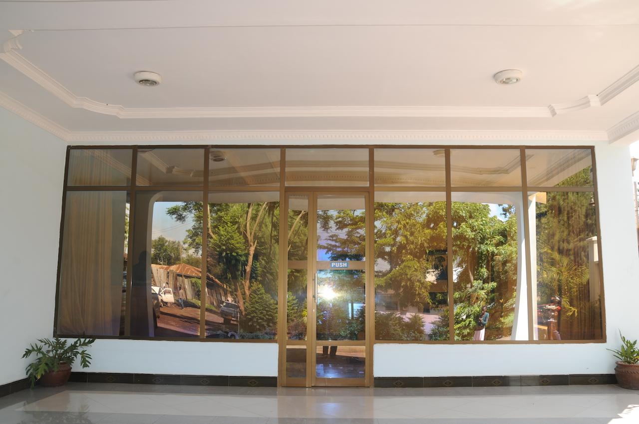 Briston Hotel Arusha Buitenkant foto