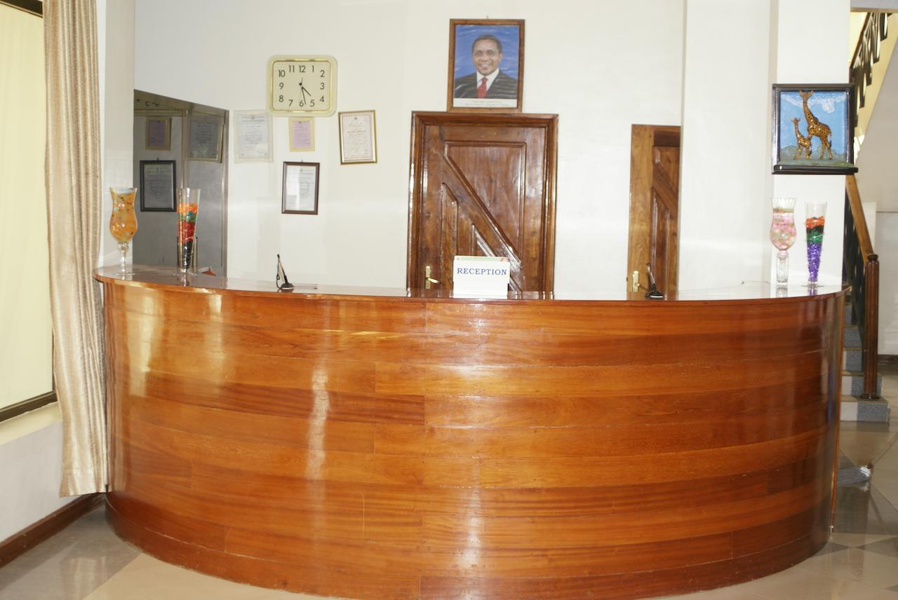 Briston Hotel Arusha Buitenkant foto
