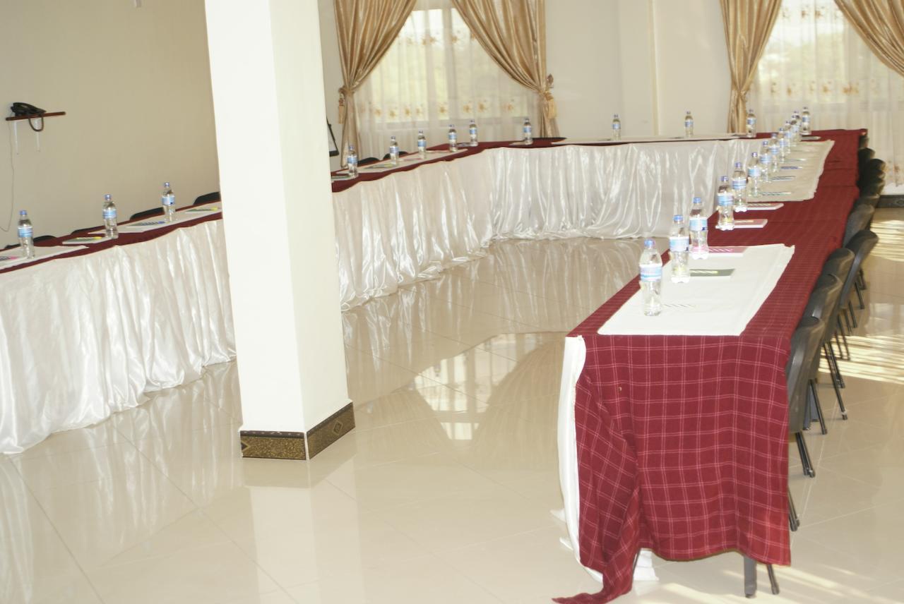 Briston Hotel Arusha Buitenkant foto
